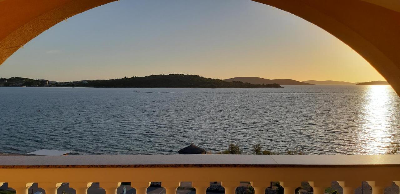 Villa Katarina Srima Bagian luar foto